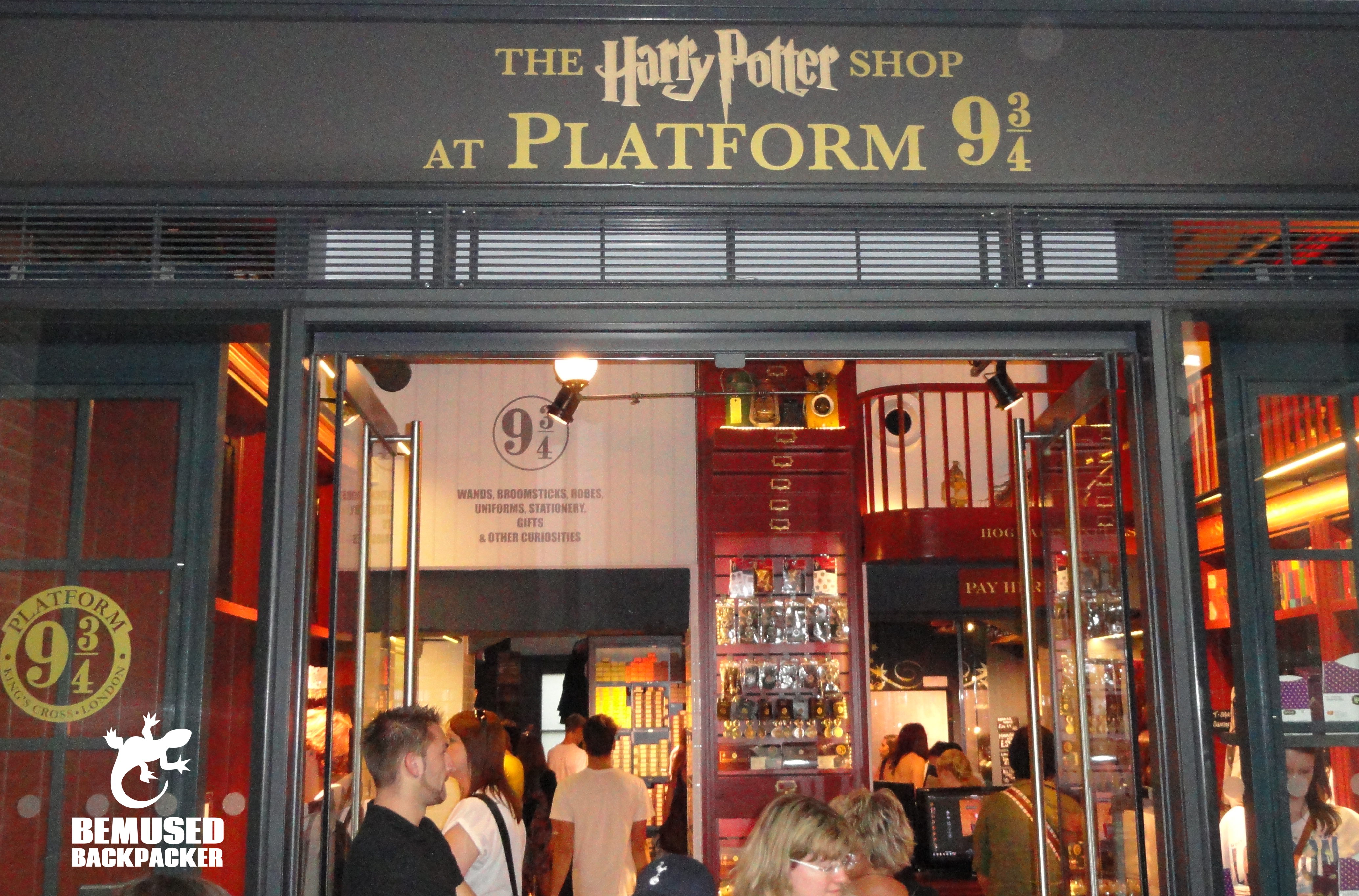 Harry Potter platform 9 and 3 4 London Kings Cross 2