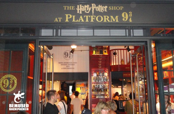 Harry Potter platform 9 and 3 4 London Kings Cross 2