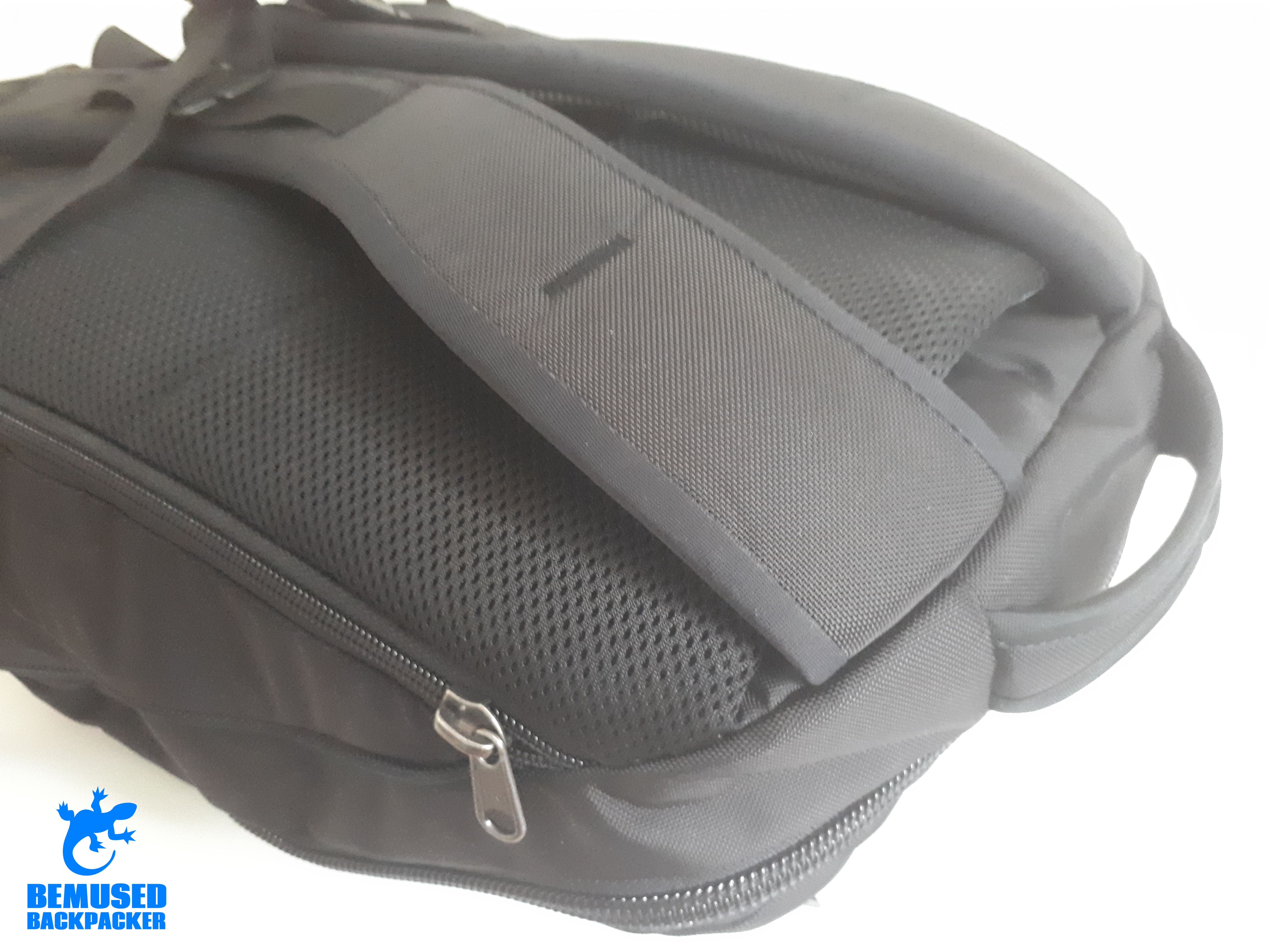 Tom Bihn Synik 30 Backpack Review shoulder strap